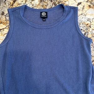 Sleeveless loose fitting top